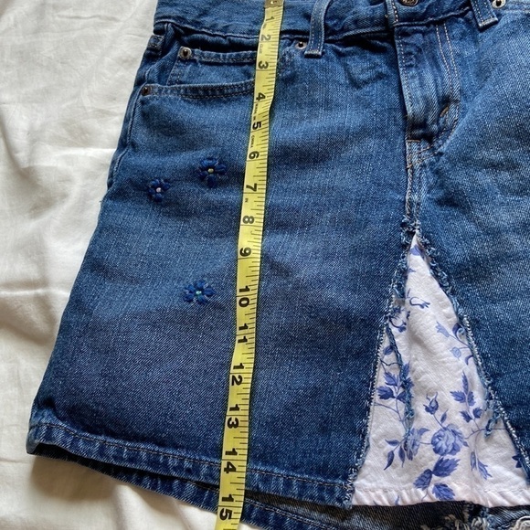 💙 Levis Denim Retro Mini Skirt with Floral Insert with Embroidery Size 27 - Picture 14 of 16